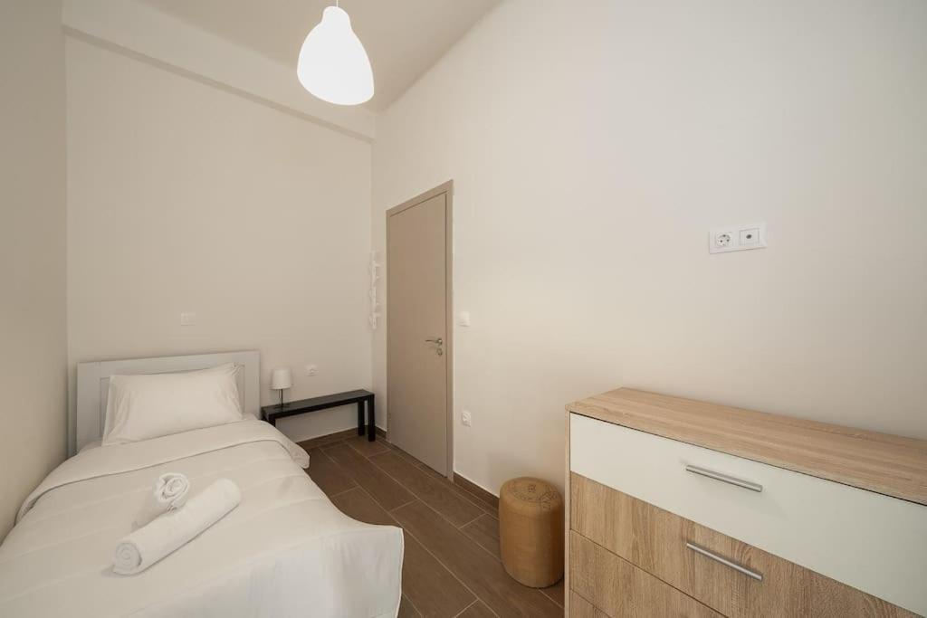 'santa Marina Detached Cozy House In Egaleo Apartment