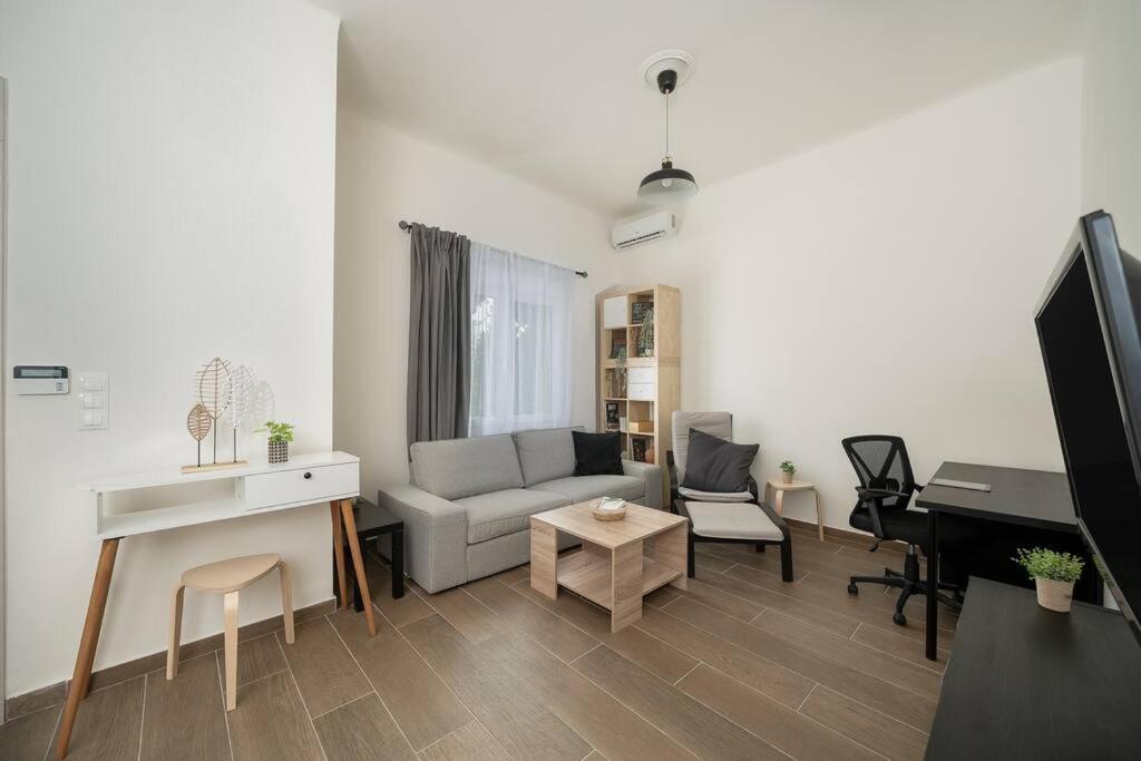 'santa Marina Detached Cozy House In Egaleo Apartment