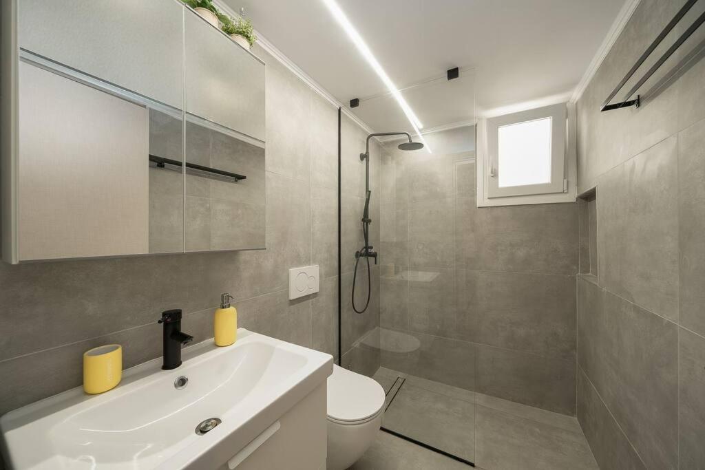 'santa Marina Detached Cozy House In Egaleo *